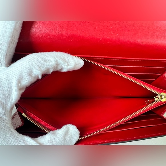 Authentic Louis Vuitton Red Vernis Sarah Wallet on Chain - Picture 10 of 15